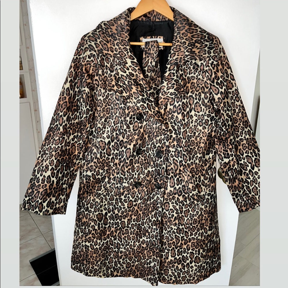 Vintage Leopard color raincoat for fall.
